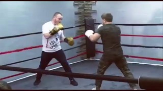 Боксер едва не ВЫРУБИЛ Кадырова