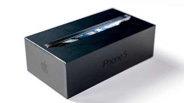Распаковка iPhone 5 – 10 лет спустя. Почему этот iPhone был забыт через год