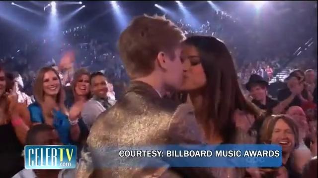 Justin Bieber & Selena Gomez Kiss at Billboard Music Awards