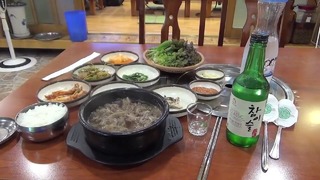 Корейская еда и водка соджик