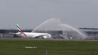 Встреча нового Боинга 777-300ER Водяным Салютом Авиакомпания Эмираты