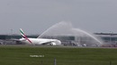 Встреча нового Боинга 777-300ER Водяным Салютом Авиакомпания Эмираты