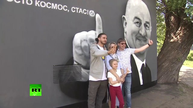 «Ты просто космос, Стас»: в Петербурге сделали граффити с Черчесовым