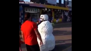 Живой снеговик прикол )