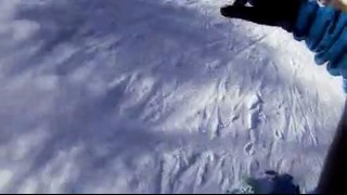 Спуск с горы на сноуборде