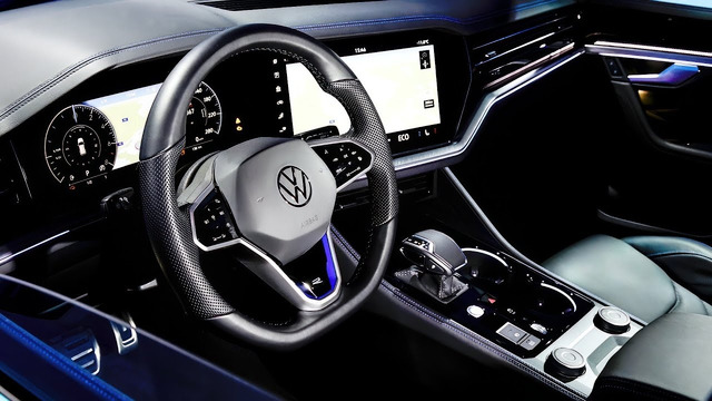 2024 Volkswagen TOUAREG Interior reveal | VW Touareg R eHybrid first look