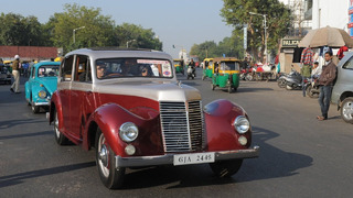 Ралли винтажных авто прошло в индийской Калькутте
