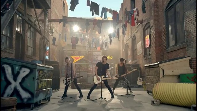 5 Seconds Of Summer – She Looks So Perfect (Official Music Video #2014)
