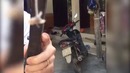 Оригинальный способ удаления молочного зуба