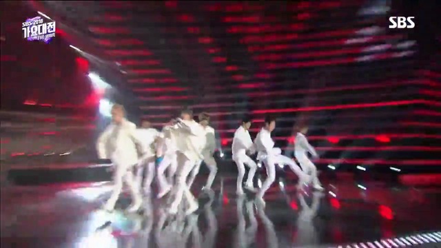 Stray Kids – District 9 @ 2018 SBS Gayo Daejun 181225