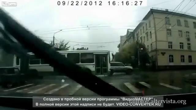 Дтп с видеорегистратора Cars on the road Compilation 2012 (114)