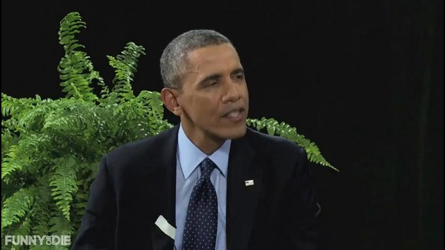 Барак Обама – «Между Двумя Папоротниками» с Заком Галифианакисом (на русском языке)