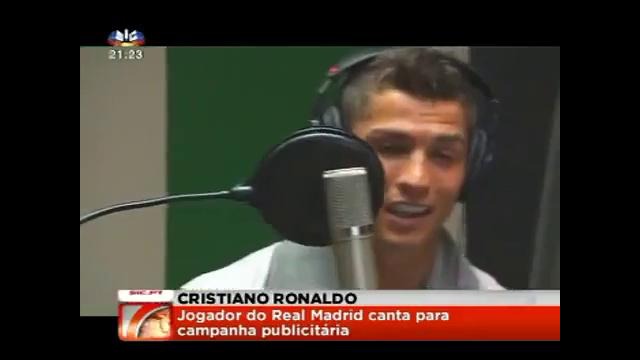 Криштиану Роналду спел для рекламы португальского банка