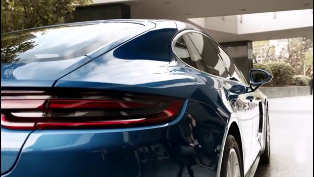 Новый Panamera Turbo and Panamera 4S in motion