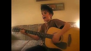 Бибер поет песню Justin timberlake в детстве