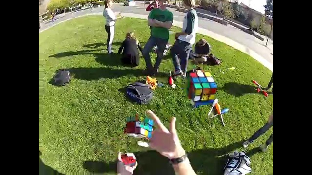 Сборка 3-х кубиков Рубика на лету