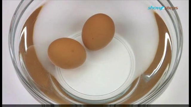 Как проверить яйца на свежесть