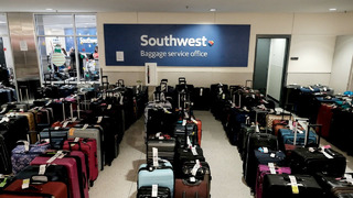 В США авиапассажиры разыскивают потерянный багаж