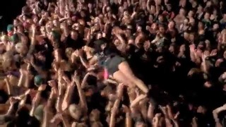 Mindless Self Indulgence – LynZ stage diving in Helsinki