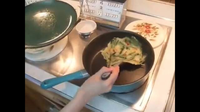 Korean Food: Garlic Chive Pancakes (부추전)