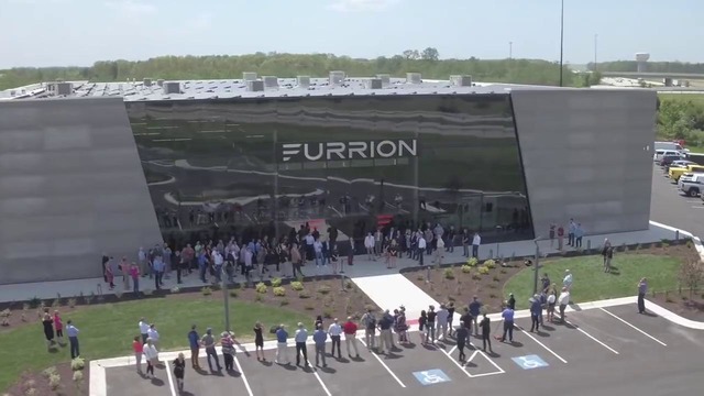 В Apple Store начали взрываться iPhone