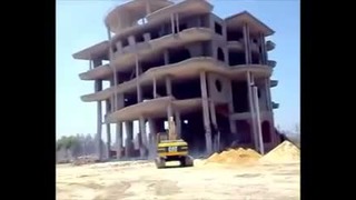 Снос здания в Египте