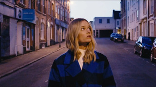 Florrie – Kissing In The Cold (Official Video)