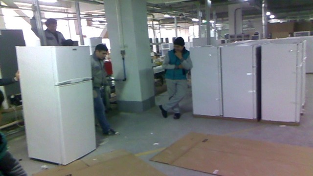 Баттл на заводе. Танцор vs веселый парень