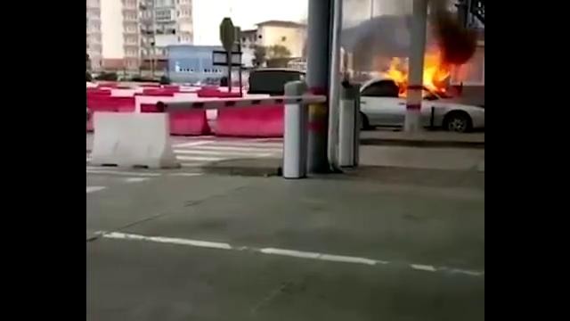 На российско-абхазской границе сгорел автомобиль KIA