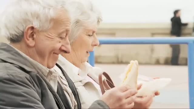 Specsavers предлагает 30% скидку пожилым людям