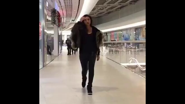 Девушка бомба
