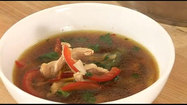 Куриный суп в тайском стиле