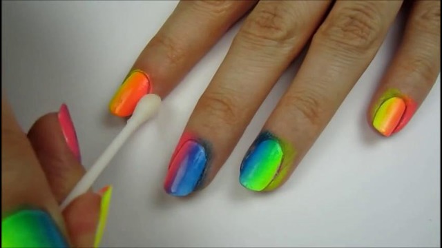 Радужный переход на ногтях, используя только 3 цвета