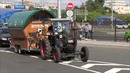 Немецкий болельщик приехавший в Москву на тракторе