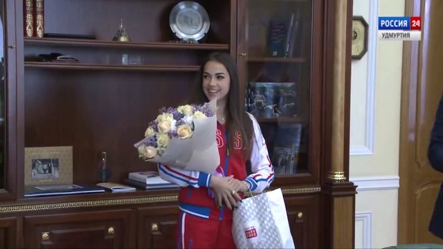 Алине Загитовой вручили ключи от квартиры в Ижевске