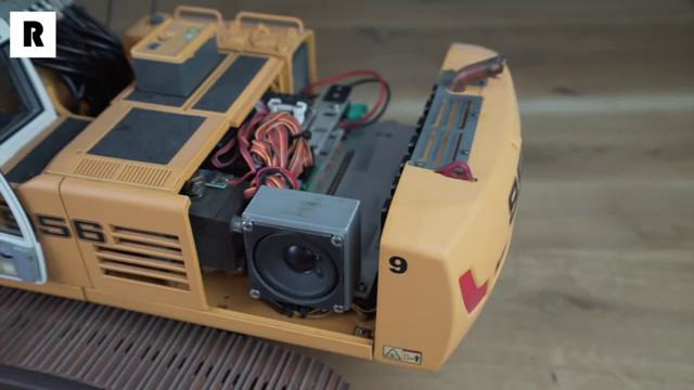 REVIEW of AMAZING RC EXCAVATOR with hydraulic quick coupler I RC Truck Action Studio