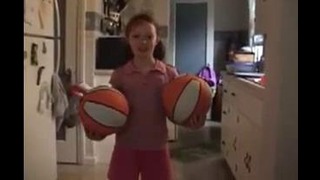 Маленькая баскетболистка