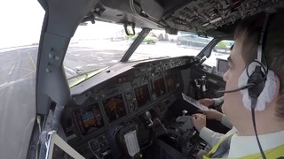 Работа экипажа Боинга 737 на взлёте из заснеженного Новосибирска
