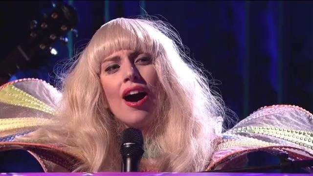 Lady Gaga – Gypsy (Live on SNL)