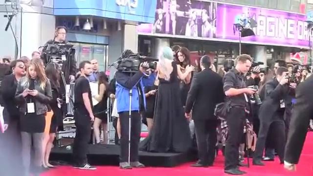 Katy Perry And Ke$ha Arrive At 2013 AMAs