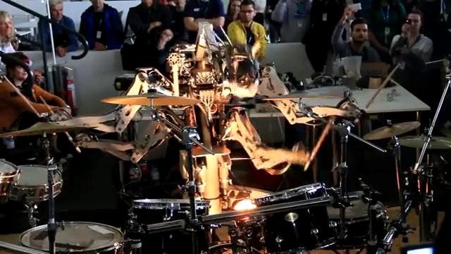 Скайнет развлекается – Четырехрукий робот-барабанщик