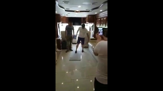 Вип автобус