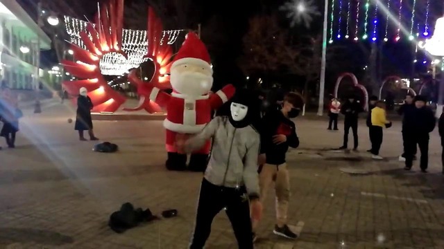 Пневмофигуры в Ташкенте для ваших торжеств. Дед мороз (Санта Клаус) и Снеговик