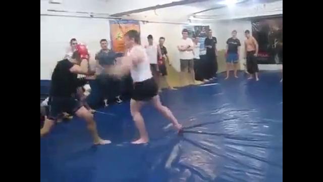 Боксёр против тайского боксёра
