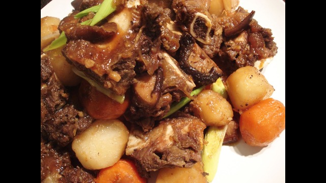 Beef short ribs (galbijjim:갈비찜)