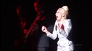 Lady Gaga творит немыслимое