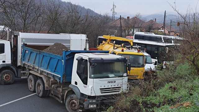 Косовские сербы продолжают блокировать дороги в знак протеста