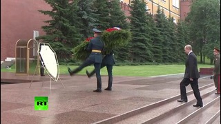 Путин отказался от зонта