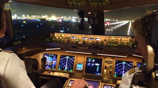 Взлёт грузового Боинга 777 из ночного Токио