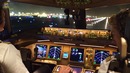 Взлёт грузового Боинга 777 из ночного Токио